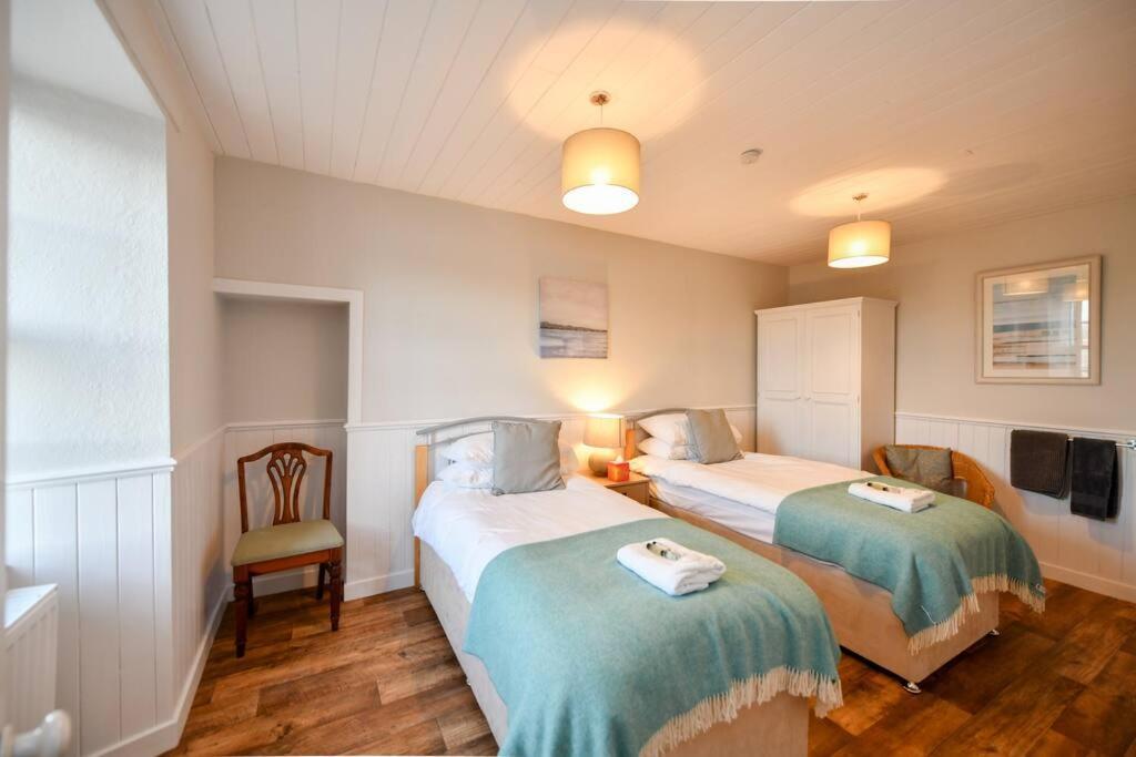 3 Bedroom Townhouse Right On The Harbour Isle of Whithorn Exterior photo